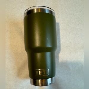 ❤️ 30 oz army green olive Yeti tumbler